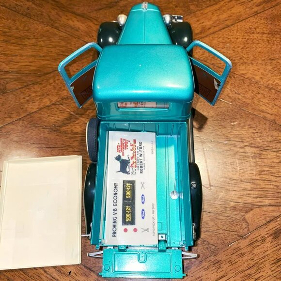 Solido Ford V8 Pick Up 1936 Turquoise & Black Model Truck 1/19 Scale - Picture 5 of 5